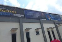 Kaburnya napi dari Lapas Labuhan Ruku membuka dugaan lemahnya pengamanan. Di sisi lain, sikap humas yang mempertanyakan izin pemberitaan menuai kritik dan dinilai mencederai kebebasan pers.