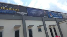Kaburnya napi dari Lapas Labuhan Ruku membuka dugaan lemahnya pengamanan. Di sisi lain, sikap humas yang mempertanyakan izin pemberitaan menuai kritik dan dinilai mencederai kebebasan pers.