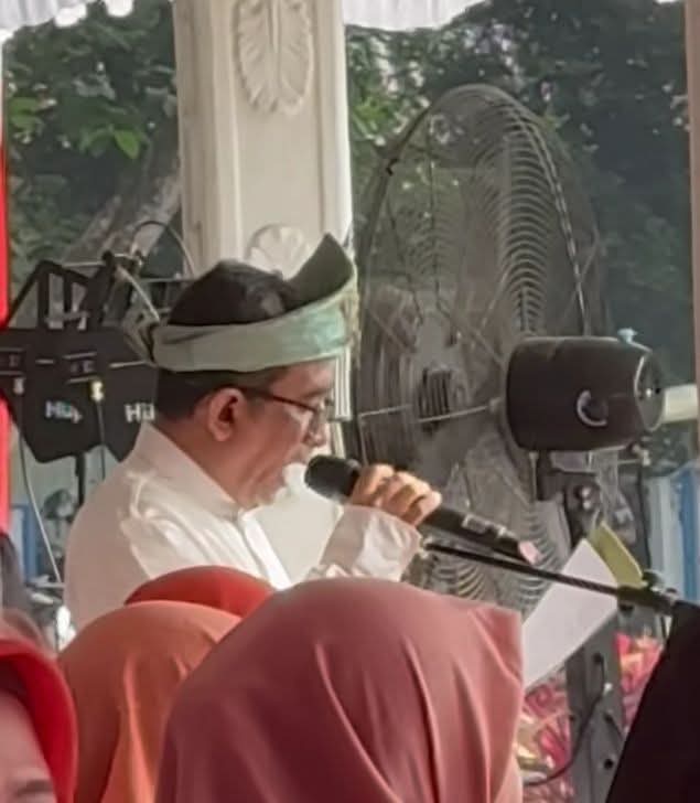Pemkab Deli Serdang mengumumkan pemecatan enam ASN saat upacara Hardiknas 2026 di Lubuk Pakam akibat pelanggaran disiplin berat.