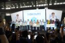 Gubernur Sumatera Utara Bobby Nasution bersama Kapolda Sumut Irjen Pol Whisnu Hermawan Februanto menghadiri peringatan Hari Buruh Internasional (May Day) 2026 di Gedung Serbaguna Pemprov Sumut, Deliserdang. Acara berlangsung meriah dan kondusif, ditandai dengan pemberian hadiah lucky draw termasuk sepeda motor.