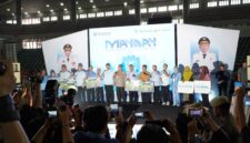 Gubernur Sumatera Utara Bobby Nasution bersama Kapolda Sumut Irjen Pol Whisnu Hermawan Februanto menghadiri peringatan Hari Buruh Internasional (May Day) 2026 di Gedung Serbaguna Pemprov Sumut, Deliserdang. Acara berlangsung meriah dan kondusif, ditandai dengan pemberian hadiah lucky draw termasuk sepeda motor.