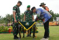 Pangdam I/BB Mayjen TNI Hendy Antariksa bersama Forkopimda menghadiri penutupan TMMD Ke-128 Kodim 0203/Langkat di Desa Pasar Rawa, Kecamatan Gebang, Kabupaten Langkat.