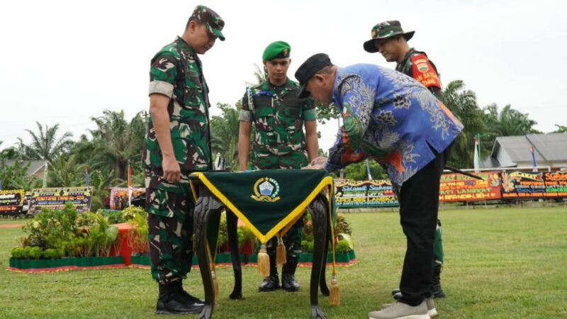 Pangdam I/BB Mayjen TNI Hendy Antariksa bersama Forkopimda menghadiri penutupan TMMD Ke-128 Kodim 0203/Langkat di Desa Pasar Rawa, Kecamatan Gebang, Kabupaten Langkat.
