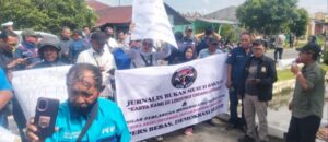 Puluhan wartawan di Batu Bara menggelar aksi di Lapas Labuhan Ruku menuntut transparansi, kebebasan pers, dan pengusutan dugaan penyimpangan di dalam lapas.