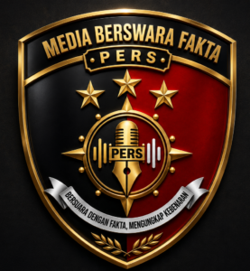 Logo berbentuk perisai hitam dan merah dengan tulisan “MEDIA BERSWARA FAKTA” dan “PERS”. Di tengah terdapat ikon mikrofon emas dengan simbol pena dan gelombang suara, dihiasi tiga bintang emas serta pita bertuliskan “Bersuara dengan fakta, mengungkap kebenaran”.