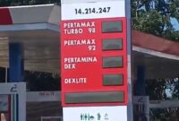 Terlihat aktivitas mencurigakan pengisian BBM Pertalite menggunakan jerigen di SPBU 14.214.247 N8 Aek Nabara, Kecamatan Bilah Hulu, Kabupaten Labuhanbatu, yang diduga terkait pelangsiran BBM bersubsidi.