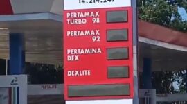 Terlihat aktivitas mencurigakan pengisian BBM Pertalite menggunakan jerigen di SPBU 14.214.247 N8 Aek Nabara, Kecamatan Bilah Hulu, Kabupaten Labuhanbatu, yang diduga terkait pelangsiran BBM bersubsidi.