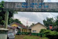 Daftar hadir pengawas kegiatan Sumatif Akhir Jenjang (SAJ) di SD Negeri 1 Gedungwani menjadi sorotan setelah diduga telah terisi penuh sebelum jadwal ujian berakhir. Selain administrasi, kondisi bangunan sekolah juga dinilai memerlukan perhatian.