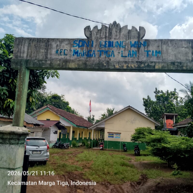 Daftar hadir pengawas kegiatan Sumatif Akhir Jenjang (SAJ) di SD Negeri 1 Gedungwani menjadi sorotan setelah diduga telah terisi penuh sebelum jadwal ujian berakhir. Selain administrasi, kondisi bangunan sekolah juga dinilai memerlukan perhatian.
