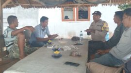 Bhabinkamtibmas Polsek Padang Tualang Aiptu M. Mahmud saat melaksanakan tatap muka dan dialog bersama warga Dusun Cinta Raja, Desa Namu Sialang, Kecamatan Batang Serangan, Kabupaten Langkat