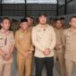 Wakil Bupati Batu Bara Syafrizal meninjau langsung stand pelayanan masyarakat dalam Program BERLAYAR di Desa Binjai Baru, Kecamatan Datuk Tanah Datar.