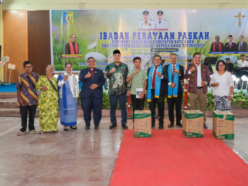 Wakil Bupati Batu Bara Syafrizal, S.E., M.AP., menghadiri Perayaan Paskah Oikumene Tahun 2026 di Gedung Sopo Toba, Kecamatan Air Putih, sekaligus menyerahkan 100 paket sembako kepada anak yatim piatu sebagai bentuk kepedulian sosial Pemerintah Kabupaten Batu Bara.