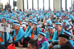 Ratusan jamaah calon haji Kabupaten Pringsewu mengikuti prosesi pelepasan di Islamic Center Pringsewu Tahun 2026.