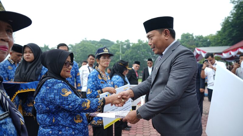 Wakil Bupati Deli Serdang, Lom Lom Suwondo, memimpin upacara Peringatan Hari Kebangkitan Nasional (Harkitnas) ke-118 tingkat Kabupaten Deli Serdang di Alun-alun, Rabu (20/5/2026). Dalam amanatnya, ia menekankan pentingnya menjaga generasi muda sebagai tunas bangsa sekaligus memperkuat persatuan dan kedaulatan di era digital.