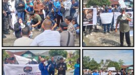 Puluhan wartawan dari berbagai media online dan cetak melakukan aksi damai di depan Lapas Kelas IIA Labuhan Ruku, Kabupaten Batu Bara, Senin (11/5/2026). Dalam aksi tersebut, para jurnalis menyampaikan tuntutan terkait dugaan intimidasi, penghalangan peliputan, serta mendesak peningkatan transparansi dan pelayanan informasi publik di lingkungan lapas.