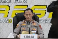 Kapolda Lampung Irjen Pol Helfi Assegaf memberikan keterangan pers terkait pengungkapan kasus curat kendaraan bermotor yang menyebabkan gugurnya Bripka Anumerta Arya Supena.