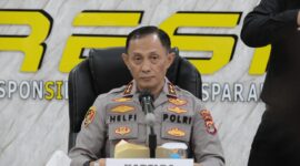 Kapolda Lampung Irjen Pol Helfi Assegaf memberikan keterangan pers terkait pengungkapan kasus curat kendaraan bermotor yang menyebabkan gugurnya Bripka Anumerta Arya Supena.