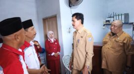 Asisten II Perekonomian dan Pembangunan Kabupaten Deli Serdang, Hendra Wijaya, menghadiri pengukuhan pengurus Koperasi Produsen Sedulur Merah Putih (KPSMP) sekaligus meresmikan kantor dan usaha sembako wisata di Desa Durian, Kecamatan Pantai Labu, Selasa (19/5/2026).
