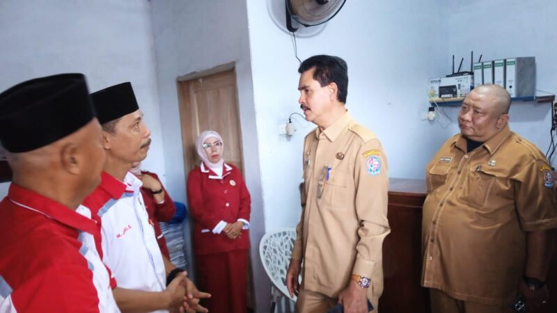 Asisten II Perekonomian dan Pembangunan Kabupaten Deli Serdang, Hendra Wijaya, menghadiri pengukuhan pengurus Koperasi Produsen Sedulur Merah Putih (KPSMP) sekaligus meresmikan kantor dan usaha sembako wisata di Desa Durian, Kecamatan Pantai Labu, Selasa (19/5/2026).