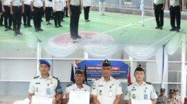Jajaran Rutan Kelas IIB Tanjung Pura menggelar apel dan penandatanganan komitmen bersama dalam upaya pemberantasan handphone ilegal, narkoba, dan praktik penipuan dengan melibatkan unsur TNI, Polri, dan stakeholder terkait, Jumat (8/5/2026).