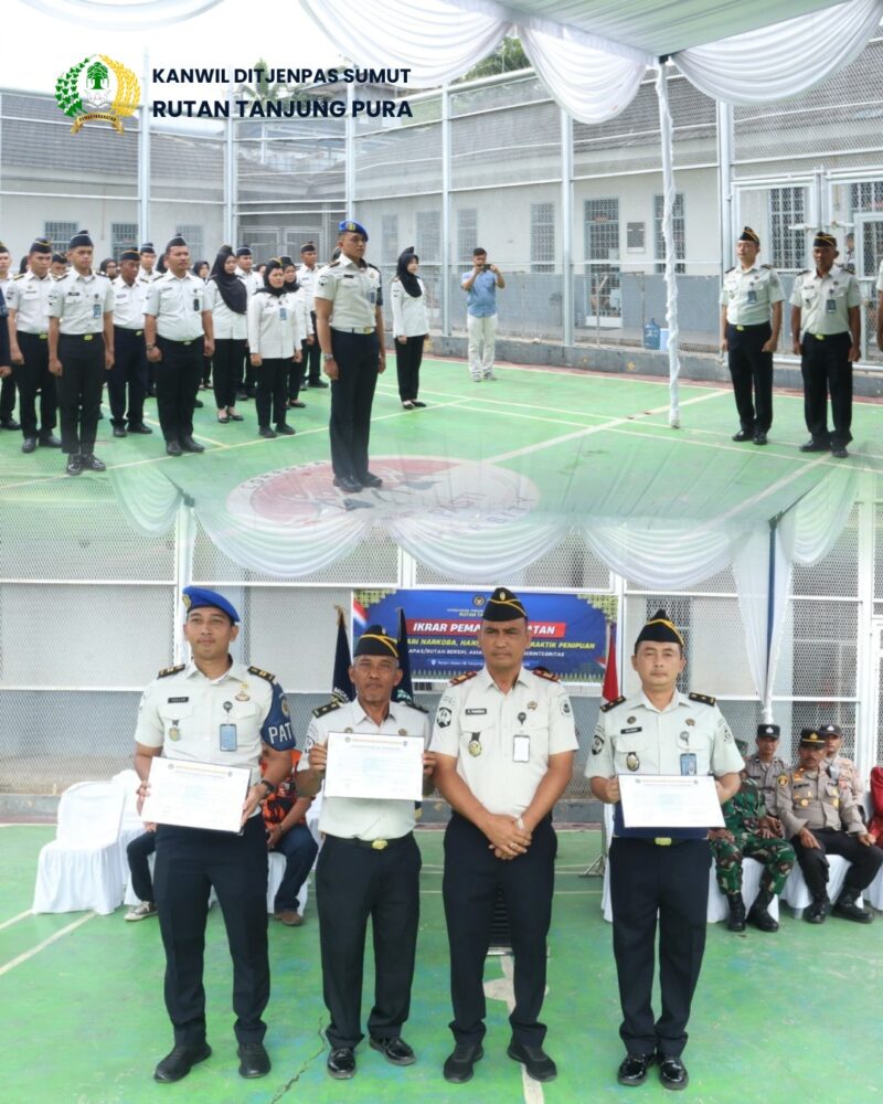Jajaran Rutan Kelas IIB Tanjung Pura menggelar apel dan penandatanganan komitmen bersama dalam upaya pemberantasan handphone ilegal, narkoba, dan praktik penipuan dengan melibatkan unsur TNI, Polri, dan stakeholder terkait, Jumat (8/5/2026).