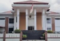 Kuasa hukum penggugat memberikan keterangan usai sidang perdana sengketa lahan di PN Suka Makmue, Kabupaten Nagan Raya.