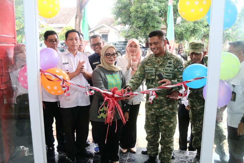 Dandim 0429/Lamtim Letkol Inf Danang Setiaji bersama Forkopimda mengikuti peresmian 1.061 KDKMP secara virtual di Desa Margototo, Kecamatan Metro Kibang.