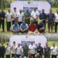 Kegiatan pembersihan lahan tidur oleh warga binaan Rutan Tanjung Pura di Desa Cempa sebagai bagian dari program ketahanan pangan nasional.