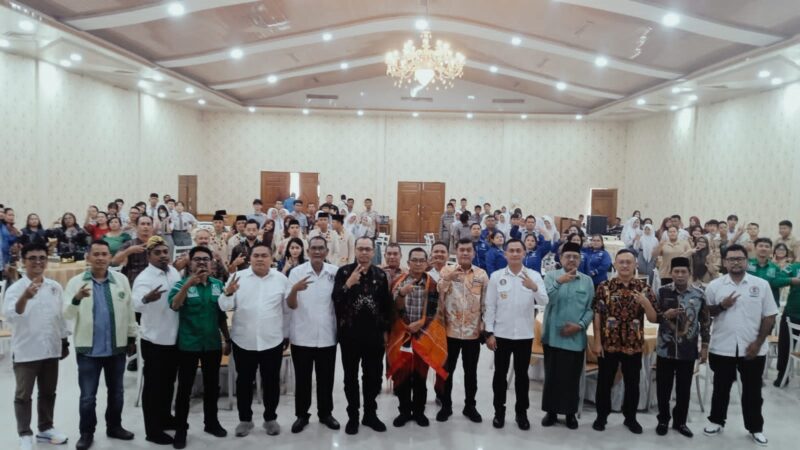 Asisten I Pemerintahan dan Kesra Deli Serdang bersama Forum Pemuda Lintas Agama saat dialog menjaga kondusifitas wilayah dan mencegah kenakalan remaja serta bahaya narkoba di Lubuk Pakam.