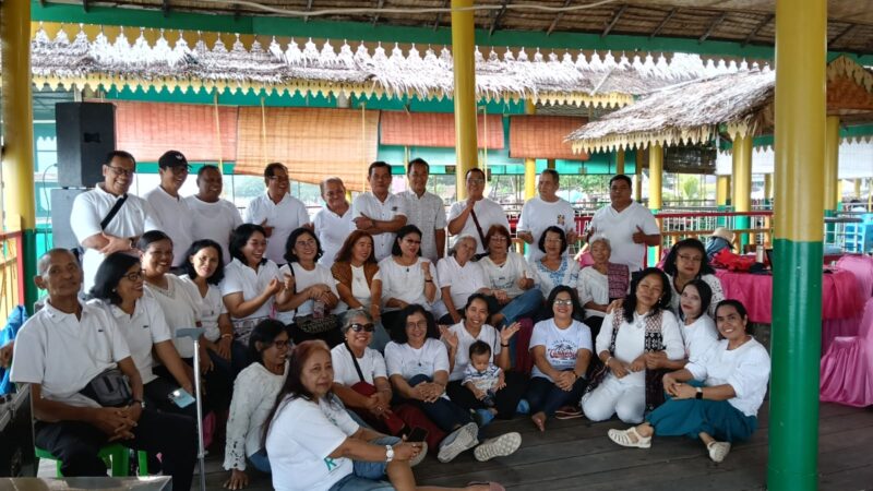 Komunitas Sembiring Farm menggelar refleksi Hari Buruh di Pantai Pondok Permai, mengangkat nilai solidaritas dan perlawanan terhadap ketimpangan sosial.