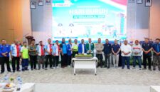 Suasana peringatan Hari Buruh Internasional 2026 di Kabupaten Batu Bara yang dihadiri Wakil Bupati Syafrizal bersama unsur Forkopimda, ditandai dengan penyerahan bantuan sosial, ajakan memperkuat kolaborasi ketenagakerjaan, serta penutupan acara melalui pemotongan tumpeng dan pembagian hadiah.
