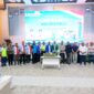 Suasana peringatan Hari Buruh Internasional 2026 di Kabupaten Batu Bara yang dihadiri Wakil Bupati Syafrizal bersama unsur Forkopimda, ditandai dengan penyerahan bantuan sosial, ajakan memperkuat kolaborasi ketenagakerjaan, serta penutupan acara melalui pemotongan tumpeng dan pembagian hadiah.