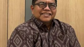 Kebijakan Prabowonomics yang digagas Prabowo Subianto menekankan pentingnya kedaulatan energi melalui pengembangan bioenergi dan hilirisasi industri nasional. Strategi ini diarahkan untuk mengurangi ketergantungan Indonesia terhadap impor energi global, sekaligus memperkuat ekonomi daerah melalui pembangunan kawasan industri dan pemanfaatan sumber daya lokal. Pendekatan ini juga diharapkan mampu menjaga stabilitas sosial serta meningkatkan daya saing ekonomi nasional di tengah gejolak global.