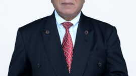 Hardiknas 2026 kembali diperingati dengan berbagai seremoni di seluruh Indonesia. Namun di balik perayaan tersebut, muncul kritik tajam terhadap kondisi nyata pendidikan, khususnya terkait kesejahteraan guru, beban administrasi, dan arah kebijakan yang dinilai belum menyentuh akar persoalan. Opini ini mengajak publik untuk menjadikan Hardiknas sebagai momentum refleksi, bukan sekadar rutinitas seremonial.