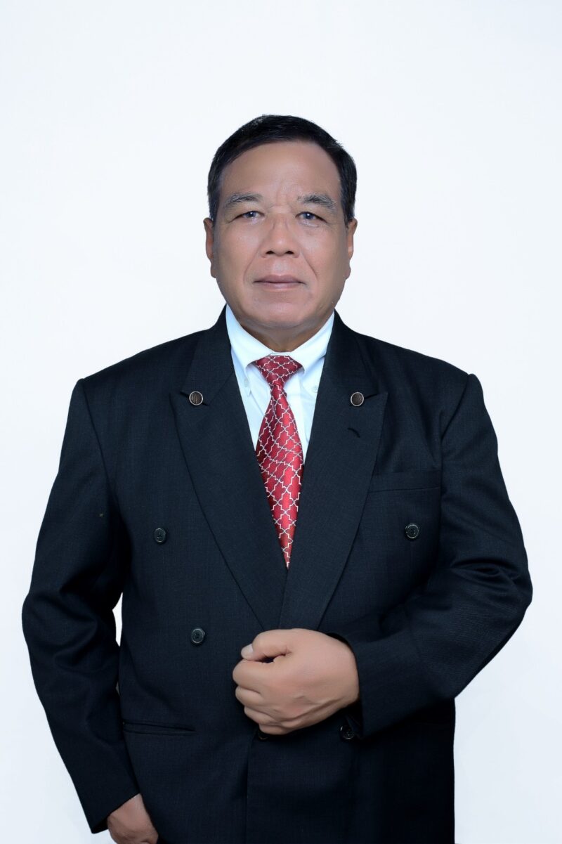 Hardiknas 2026 kembali diperingati dengan berbagai seremoni di seluruh Indonesia. Namun di balik perayaan tersebut, muncul kritik tajam terhadap kondisi nyata pendidikan, khususnya terkait kesejahteraan guru, beban administrasi, dan arah kebijakan yang dinilai belum menyentuh akar persoalan. Opini ini mengajak publik untuk menjadikan Hardiknas sebagai momentum refleksi, bukan sekadar rutinitas seremonial.