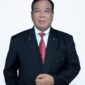 Hardiknas 2026 kembali diperingati dengan berbagai seremoni di seluruh Indonesia. Namun di balik perayaan tersebut, muncul kritik tajam terhadap kondisi nyata pendidikan, khususnya terkait kesejahteraan guru, beban administrasi, dan arah kebijakan yang dinilai belum menyentuh akar persoalan. Opini ini mengajak publik untuk menjadikan Hardiknas sebagai momentum refleksi, bukan sekadar rutinitas seremonial.