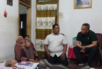 Kapolres Batu Bara bersama jajaran melaksanakan kegiatan Minggu Kasih dengan mengunjungi keluarga jurnalis mitra Polres Batu Bara yang sedang sakit sebagai bentuk kepedulian dan mempererat silaturahmi antara Polri dan insan pers.
