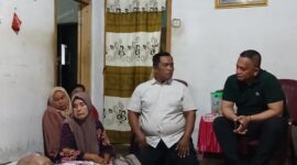 Kapolres Batu Bara bersama jajaran melaksanakan kegiatan Minggu Kasih dengan mengunjungi keluarga jurnalis mitra Polres Batu Bara yang sedang sakit sebagai bentuk kepedulian dan mempererat silaturahmi antara Polri dan insan pers.