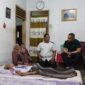 Kapolres Batu Bara bersama jajaran melaksanakan kegiatan Minggu Kasih dengan mengunjungi keluarga jurnalis mitra Polres Batu Bara yang sedang sakit sebagai bentuk kepedulian dan mempererat silaturahmi antara Polri dan insan pers.