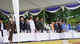Wakil Bupati Batu Bara Syafrizal memimpin upacara Harkitnas ke-118 di Lapangan Tanjung Gading, Rabu (20/5/2026), bersama Forkopimda dan peserta upacara.