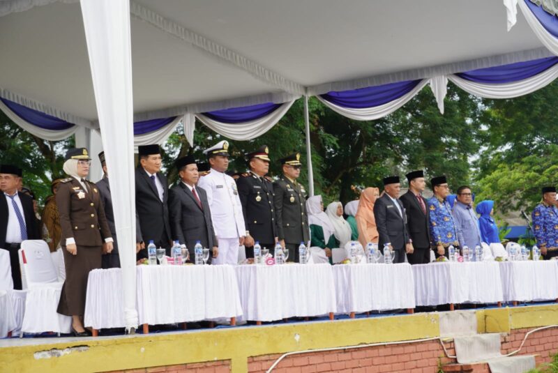 Wakil Bupati Batu Bara Syafrizal memimpin upacara Harkitnas ke-118 di Lapangan Tanjung Gading, Rabu (20/5/2026), bersama Forkopimda dan peserta upacara.