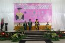 Suasana prosesi wisuda bersama Institut Bakti Nusantara, STIT Pringsewu dan STEBI Tanggamus di Graha Adora Lampung, Rabu (13/5/2026), yang berlangsung lancar, tertib dan penuh khidmat dengan diikuti sekitar 700 mahasiswa.
