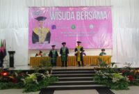 Suasana prosesi wisuda bersama Institut Bakti Nusantara, STIT Pringsewu dan STEBI Tanggamus di Graha Adora Lampung, Rabu (13/5/2026), yang berlangsung lancar, tertib dan penuh khidmat dengan diikuti sekitar 700 mahasiswa.