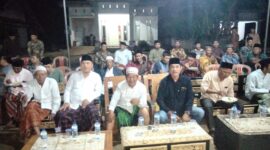 Suasana Pengajian Akbar di Desa Bumi Nabung Lampung Timur yang dihadiri masyarakat, tokoh agama, dan tokoh masyarakat dalam rangka 1000 hari wafatnya ibunda H. Sufi’i.