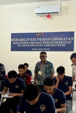 Menimba Ilmu di Balik Jeruji, WBP Lapas Labuhan Ruku Antusias Ikuti UAS Kesetaraan