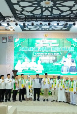 Bupati Baharuddin Pimpin Tepung Tawar Jemaah Haji, Tegaskan Komitmen Tingkatkan Pelayanan Haji di Batu Bara