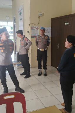 Kapolres Langkat Kunjungi Klinik Polres, Beri Dukungan Moril kepada Anggota yang Sakit Menahun